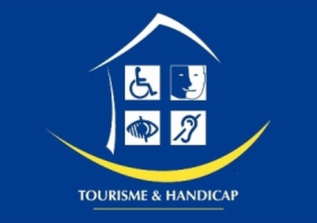 Label Tourism and Handicap