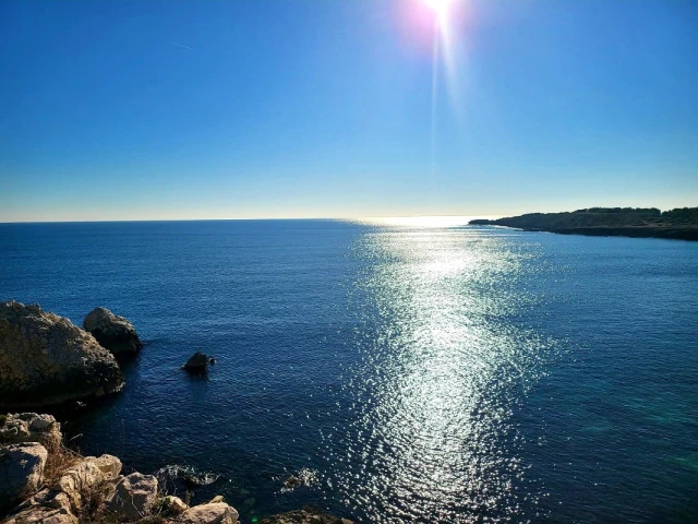 Coves and inlets with direct access from the Marius Côte Bleue campsite