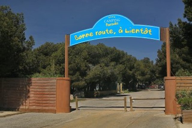 Décor de la série camping paradis à Martigues